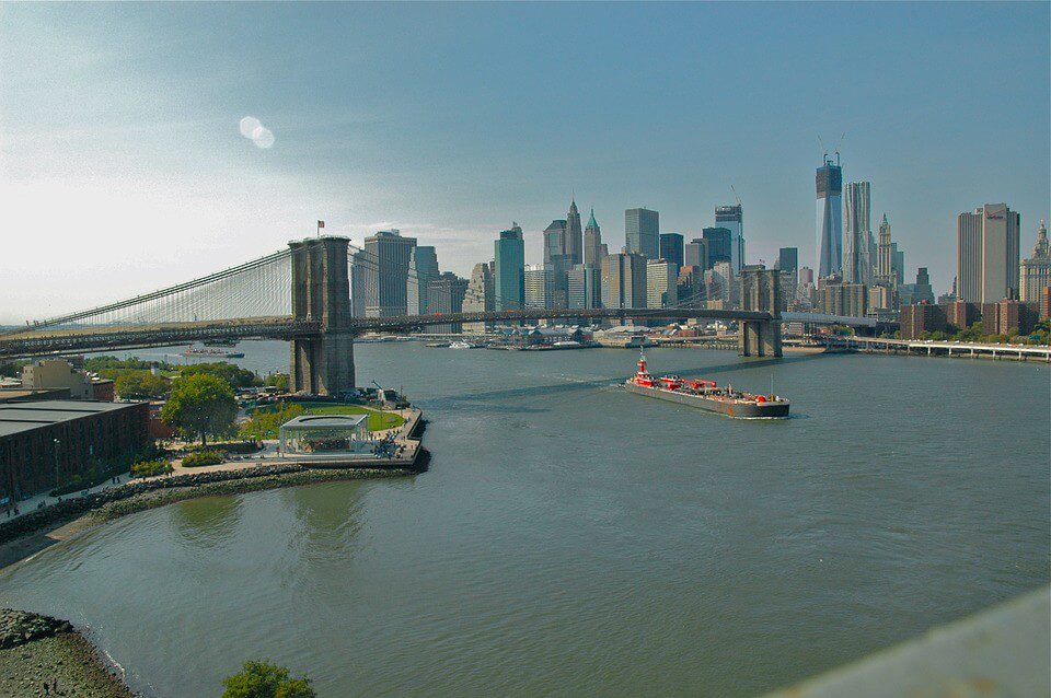Paseo por el East River en Ferry Nueva York