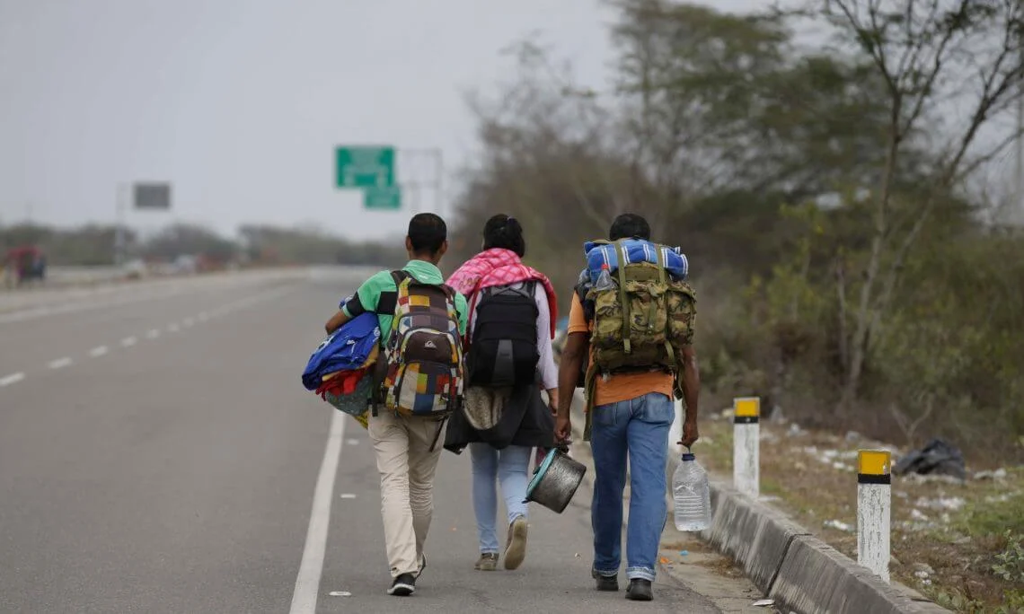 puedo obtener una ayuda para viajar a EEUU