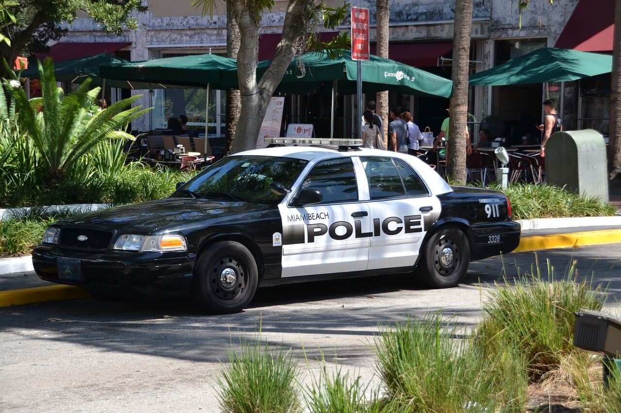 cómo ser policía en Miami Beach