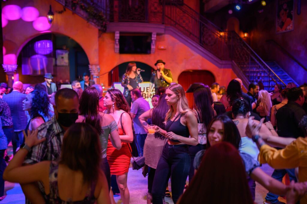 mejores lugares para bailar en Orlando latinos
